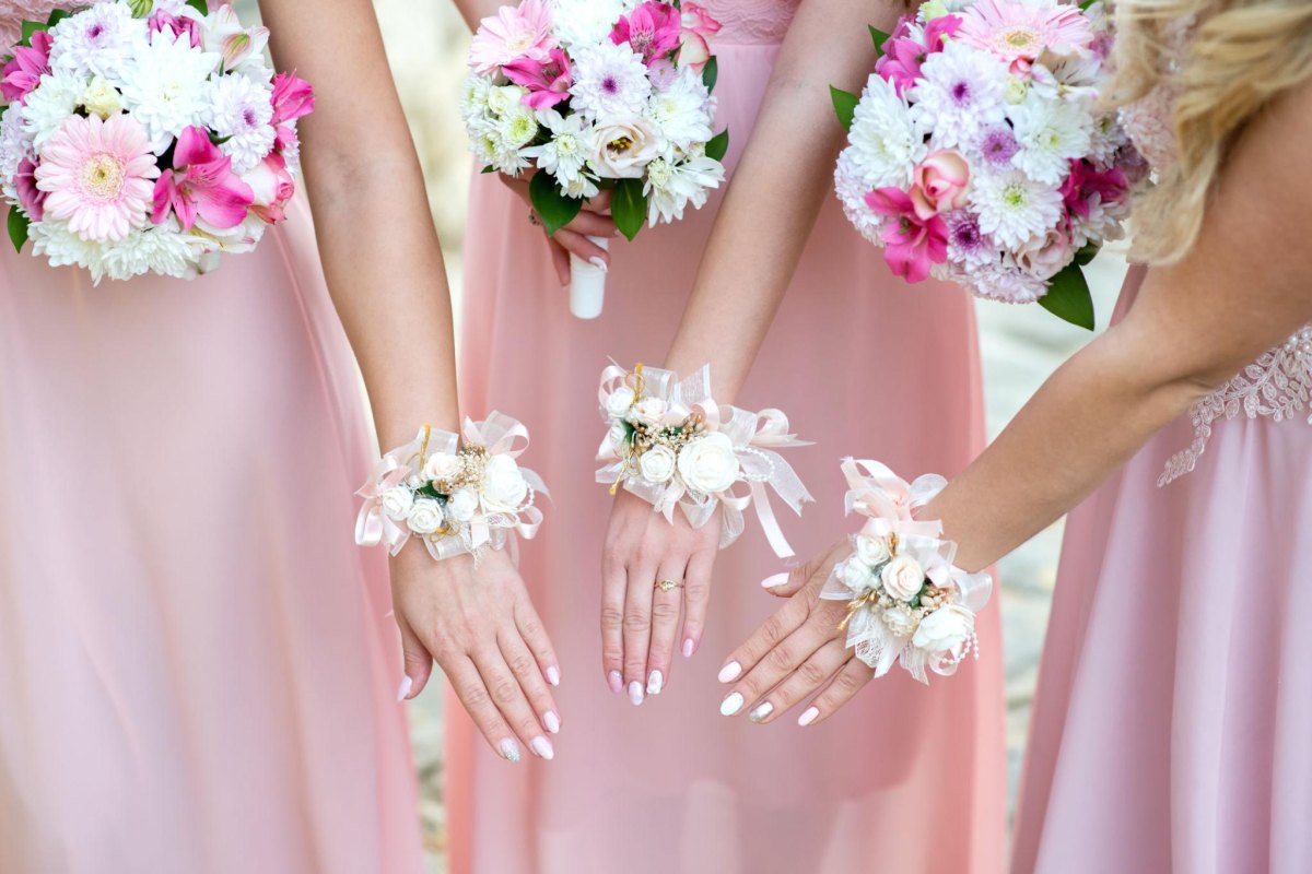 Bridesmaid accessories styling