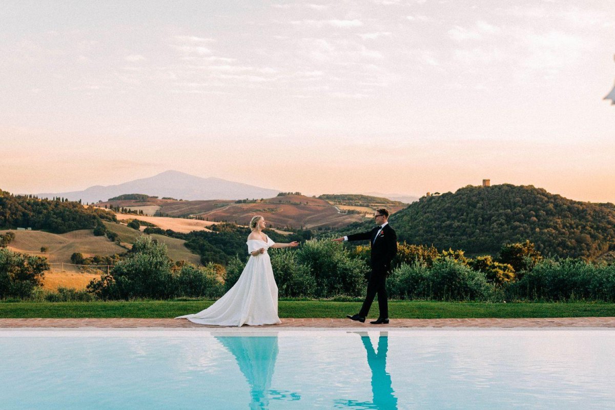Airbnb wedding couple portrait photo spot