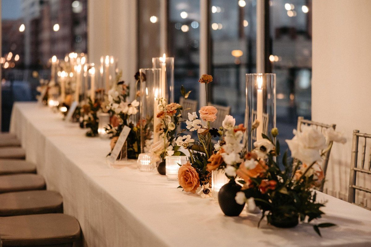 Black neutral modern fall wedding decor