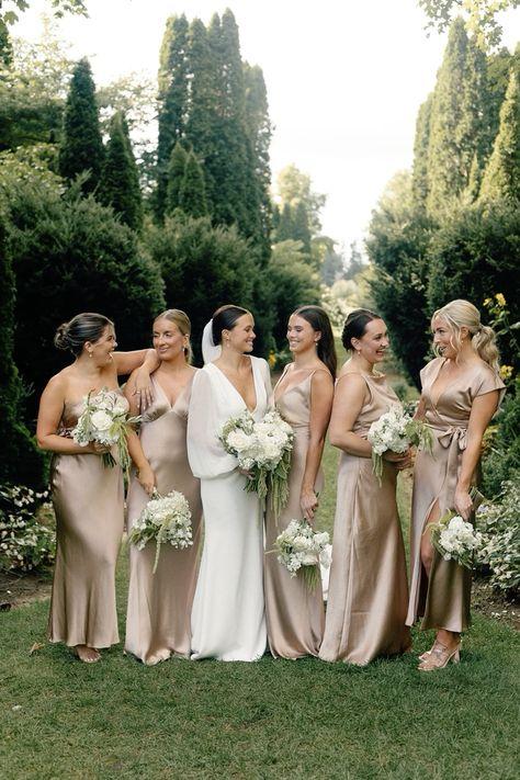 Bridesmaid Outfit Ideas for Photo-Worthy Wedding Looks