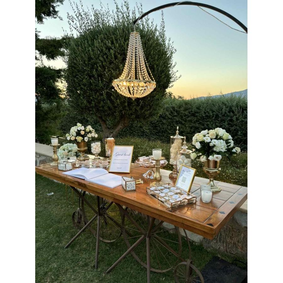 Elegant gold glass wedding welcome table