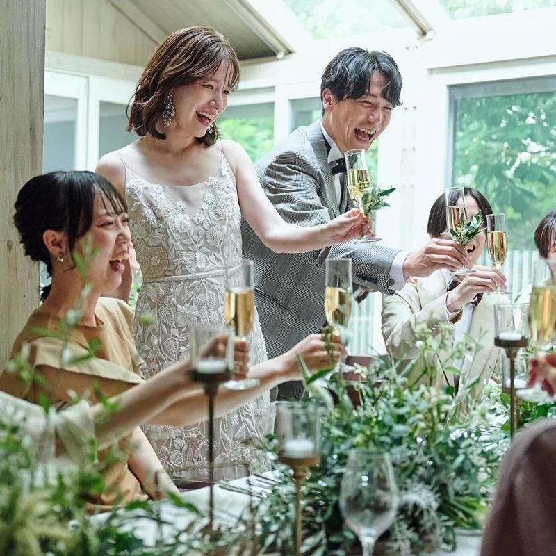 Short wedding toast with champagne