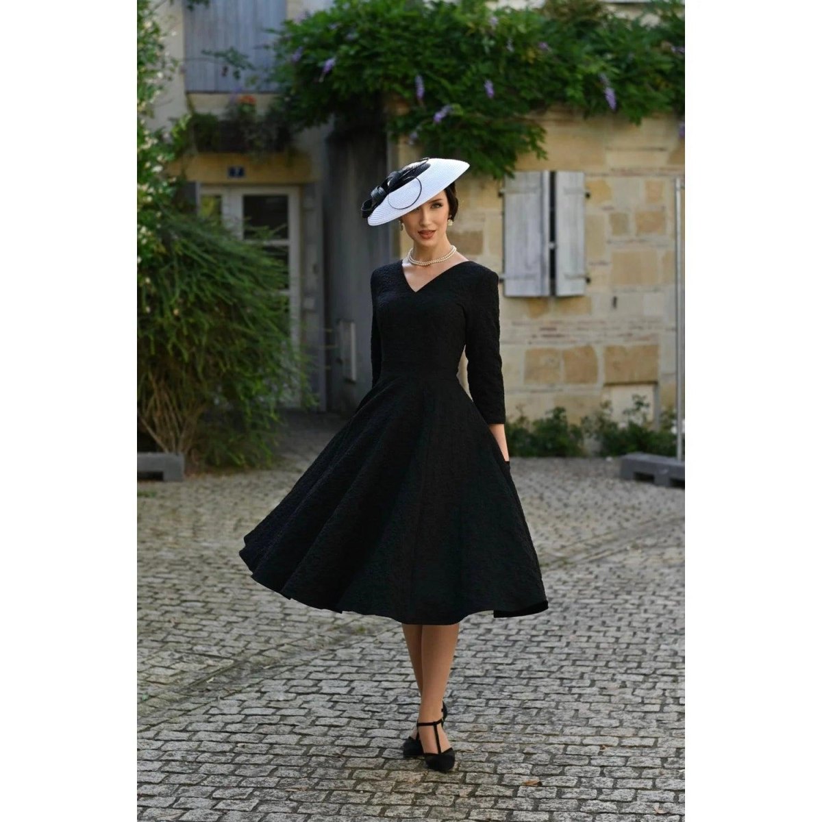 Vintage black and white wedding guest style